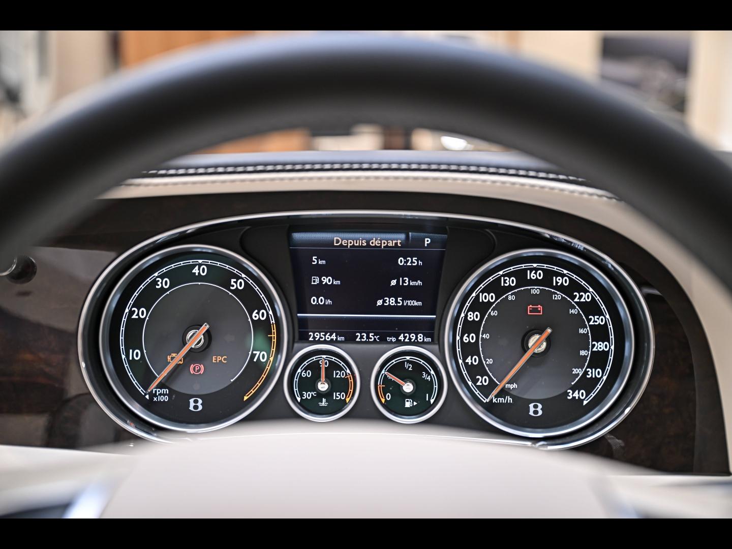 Voitures occasions BENTLEY Flying Spur Base Paris