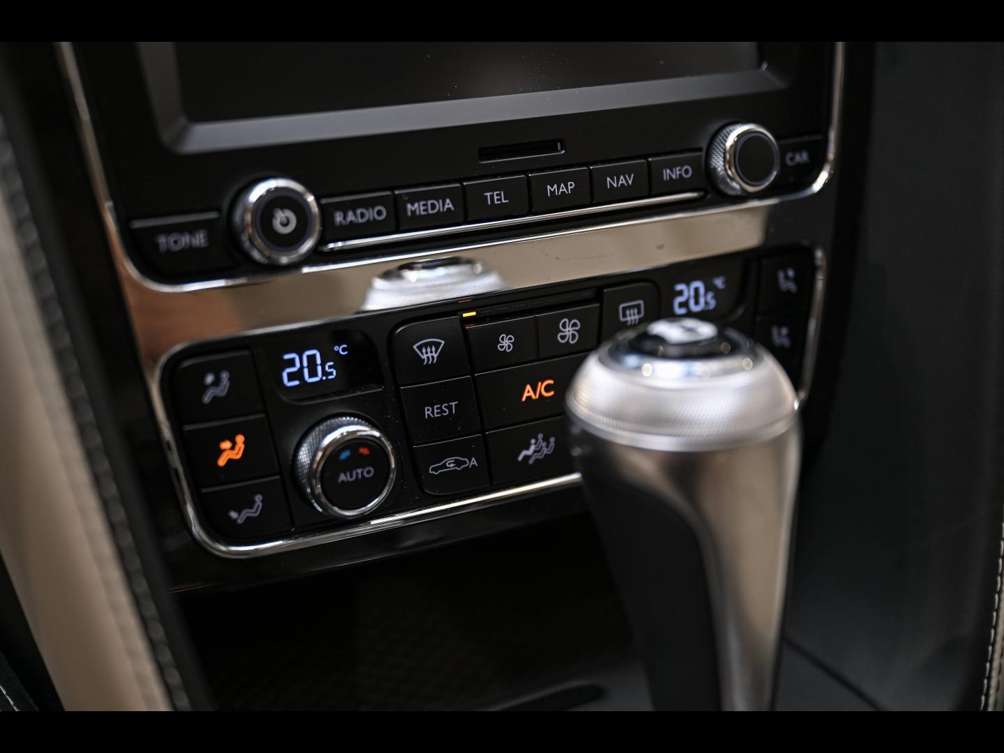 Voitures occasions BENTLEY Flying Spur Base Paris