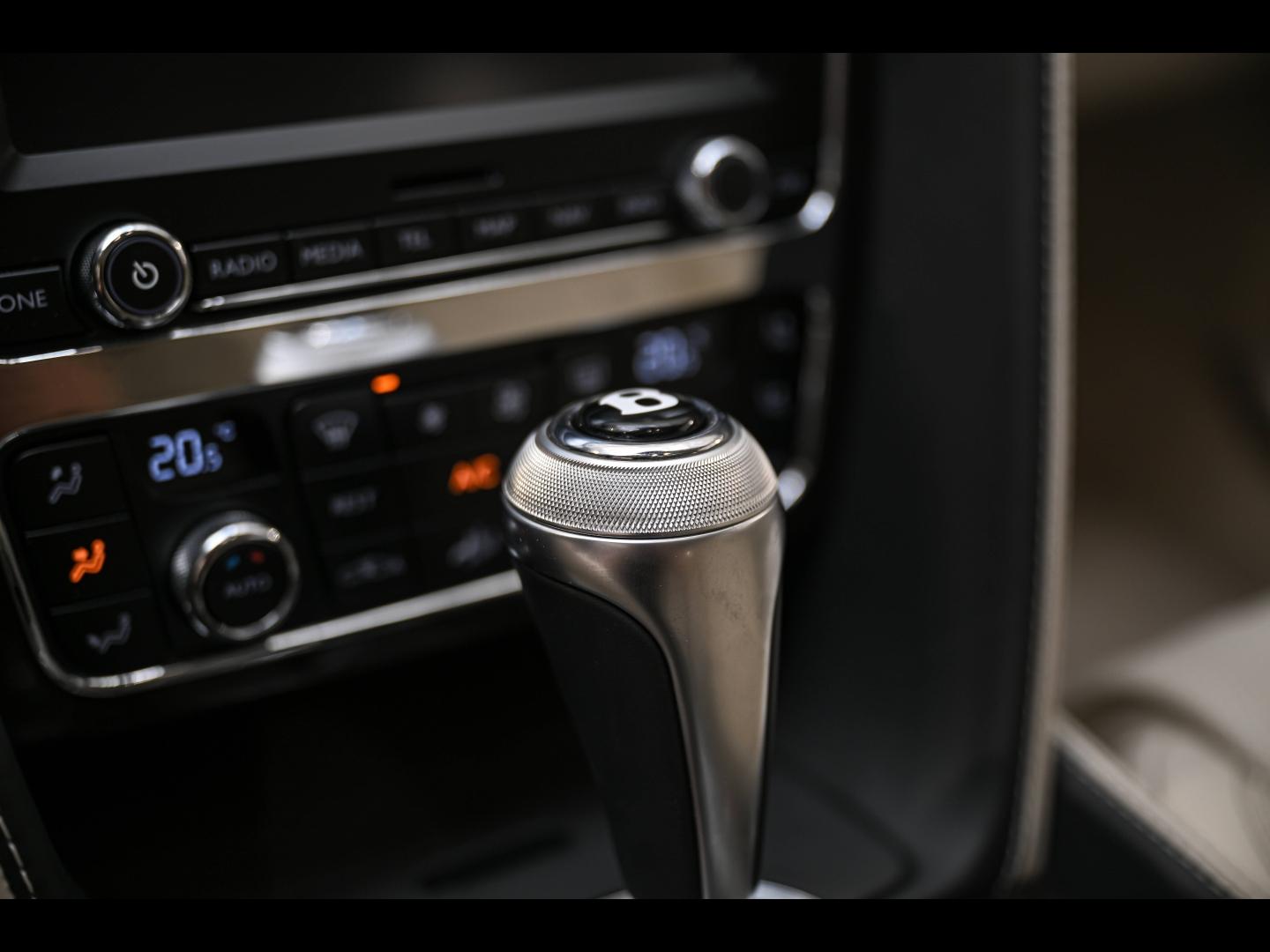 Voitures occasions BENTLEY Flying Spur Base Paris