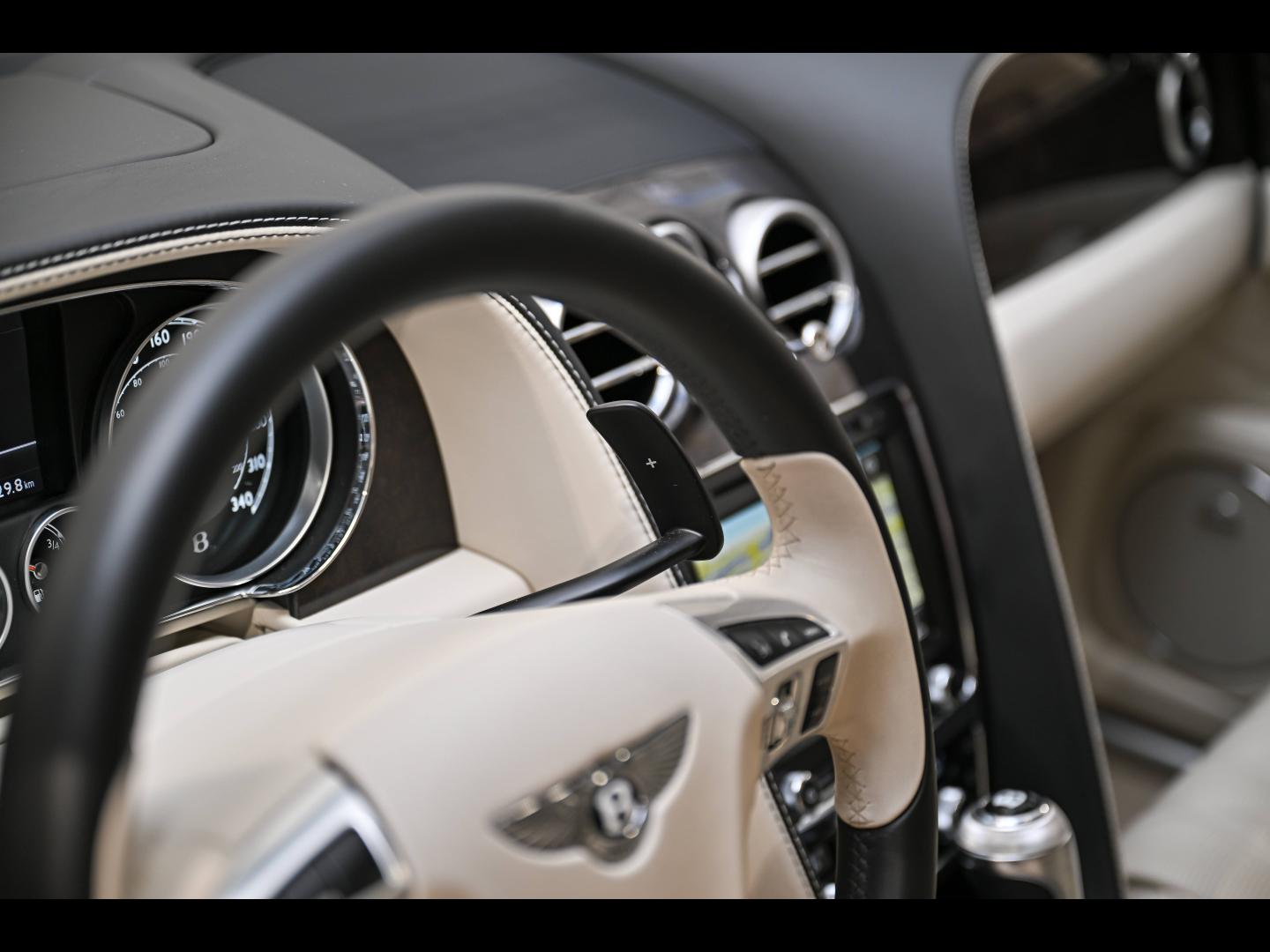 Voitures occasions BENTLEY Flying Spur Base Paris