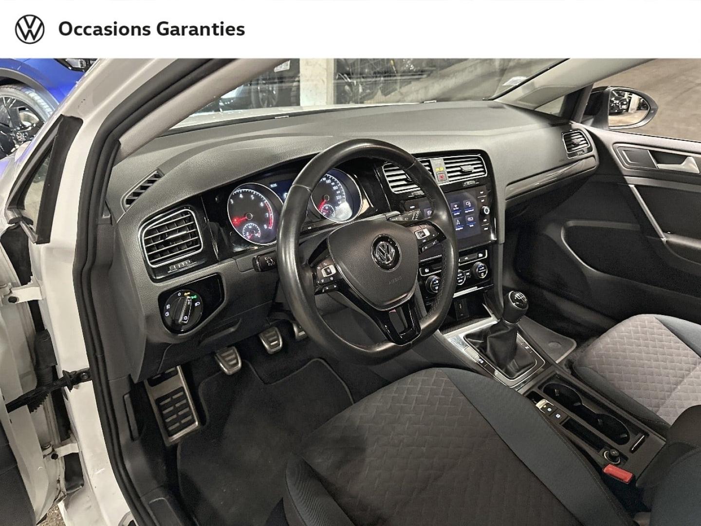 Voitures occasions VOLKSWAGEN GOLF IQ.Drive Paris