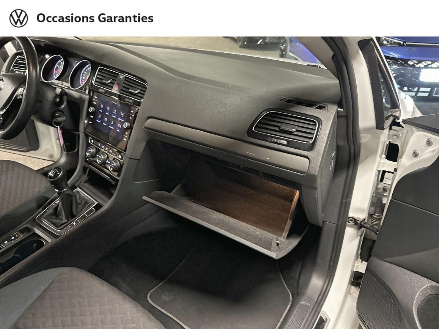 Voitures occasions VOLKSWAGEN GOLF IQ.Drive Paris