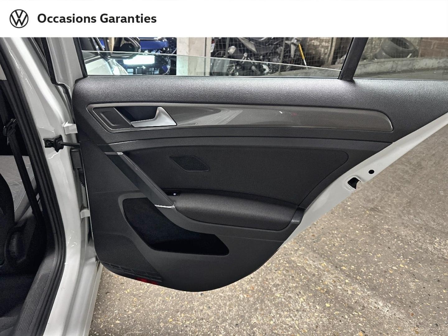 Voitures occasions VOLKSWAGEN GOLF IQ.Drive Paris