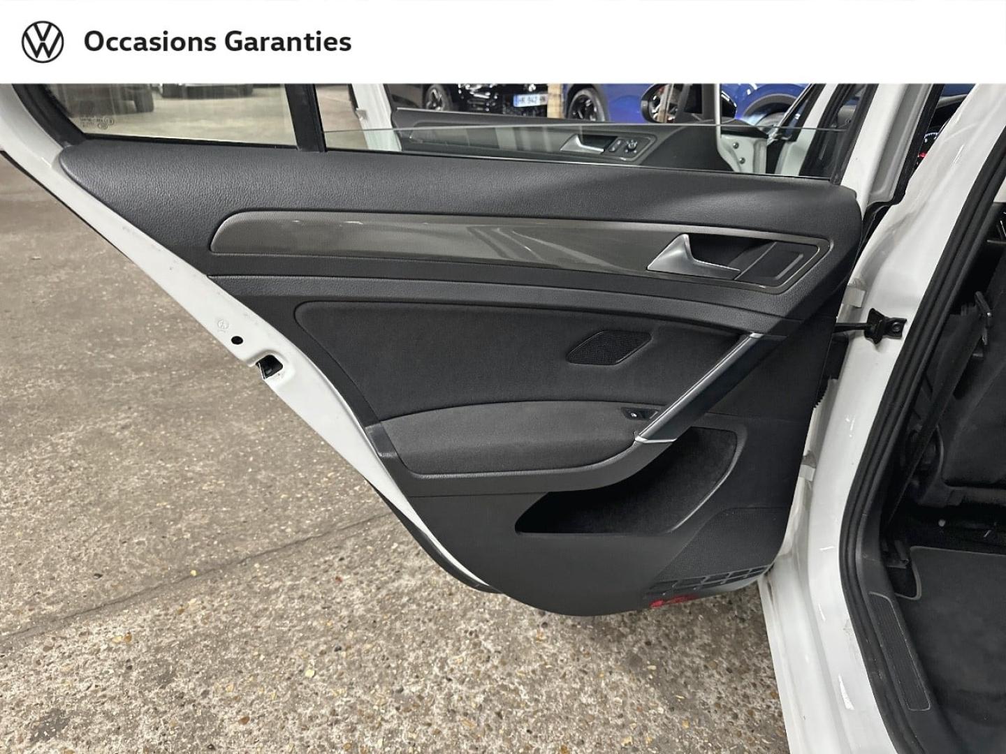 Voitures occasions VOLKSWAGEN GOLF IQ.Drive Paris