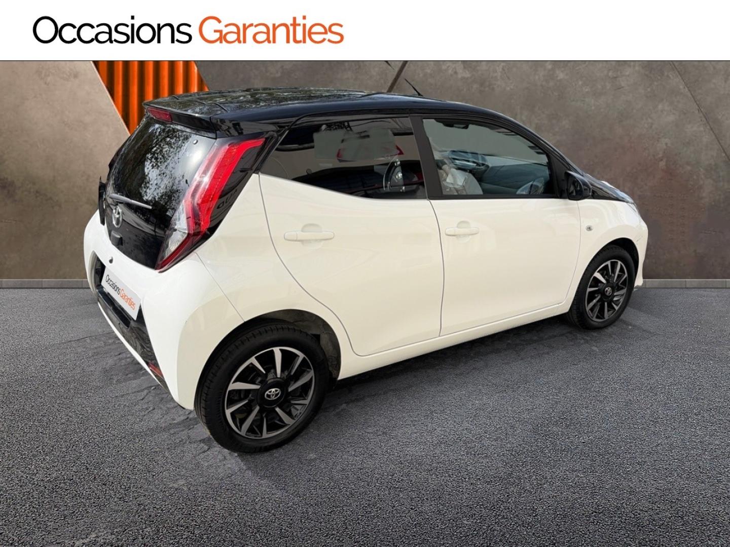 Voitures occasions TOYOTA AYGO x-night Paris