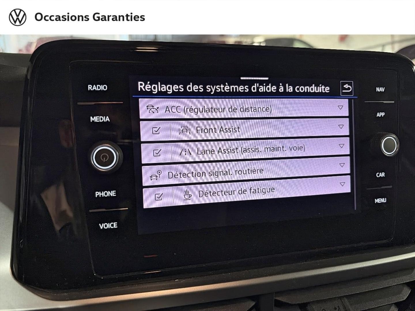 Voitures occasions VOLKSWAGEN T-ROC Life Plus Paris