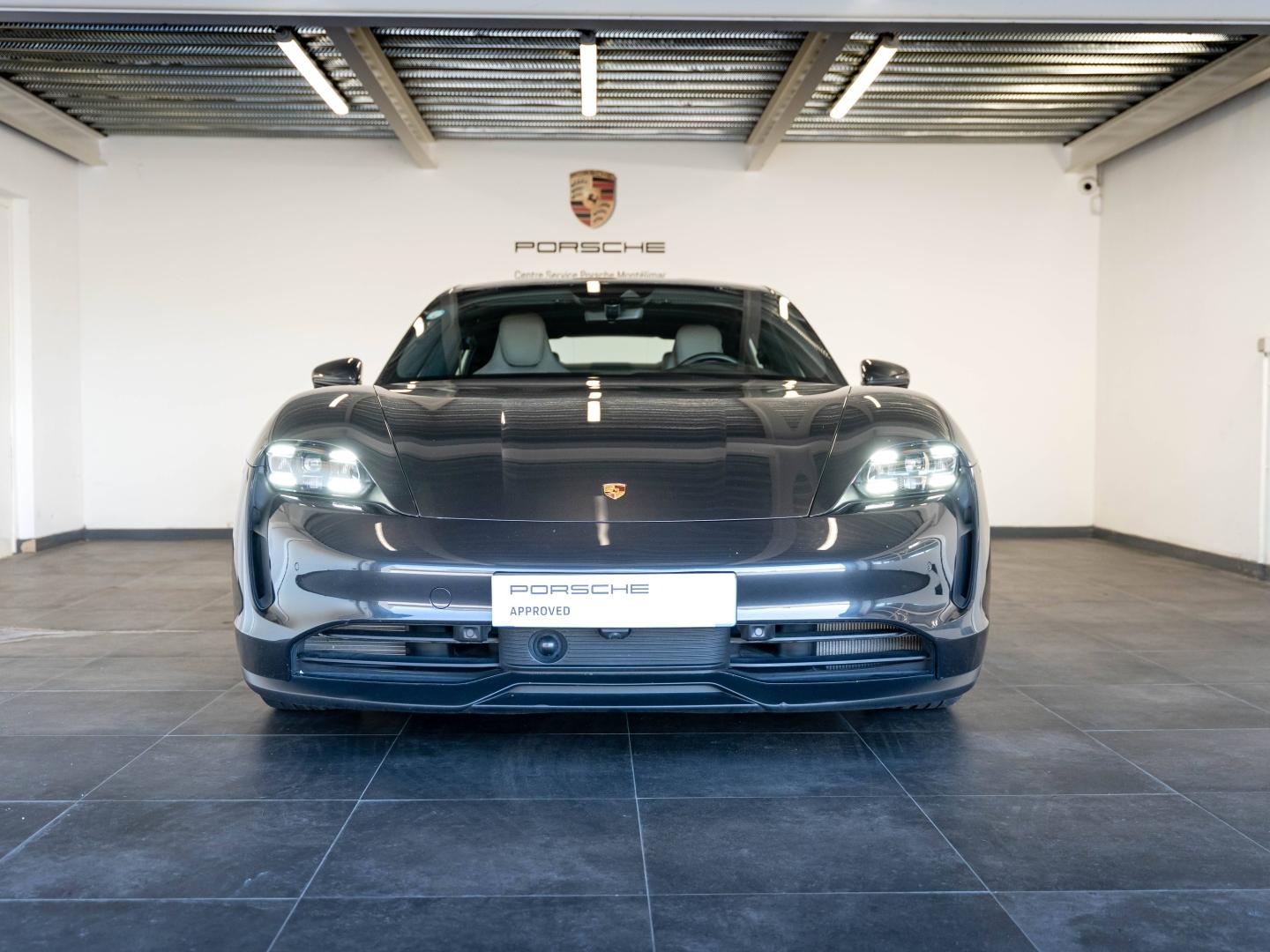 Voitures occasions PORSCHE Taycan Base Montélimar