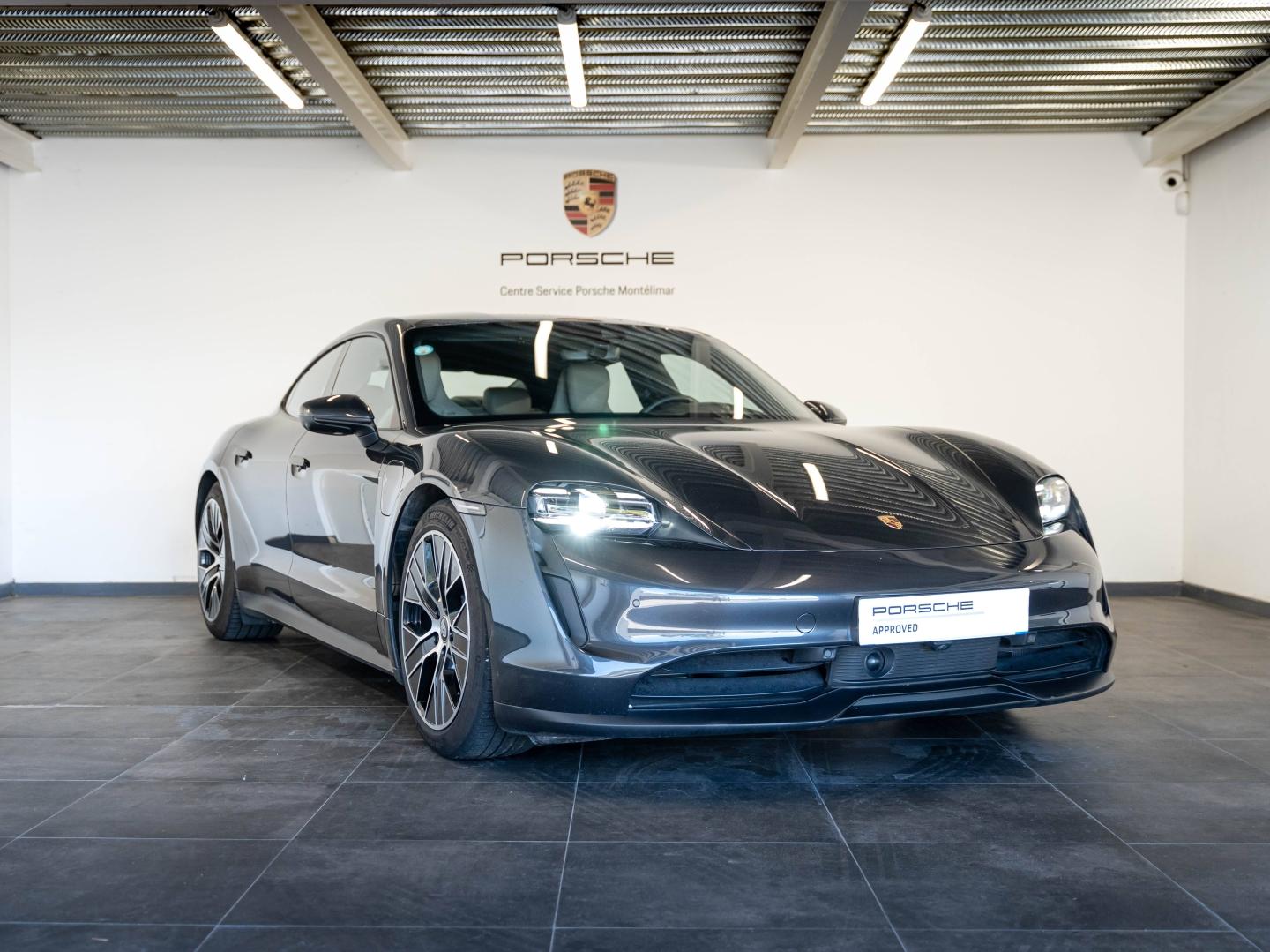 Voitures occasions PORSCHE Taycan Base Montélimar