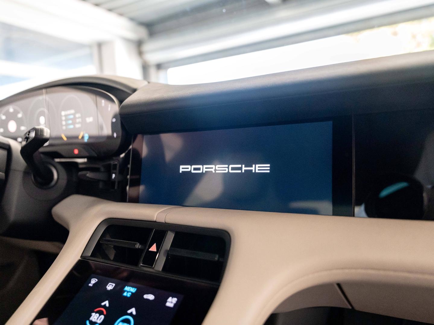 Voitures occasions PORSCHE Taycan Base Montélimar