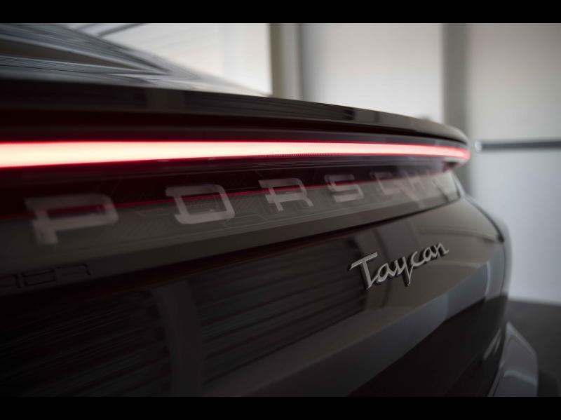 Voitures occasions PORSCHE Taycan Base Montélimar