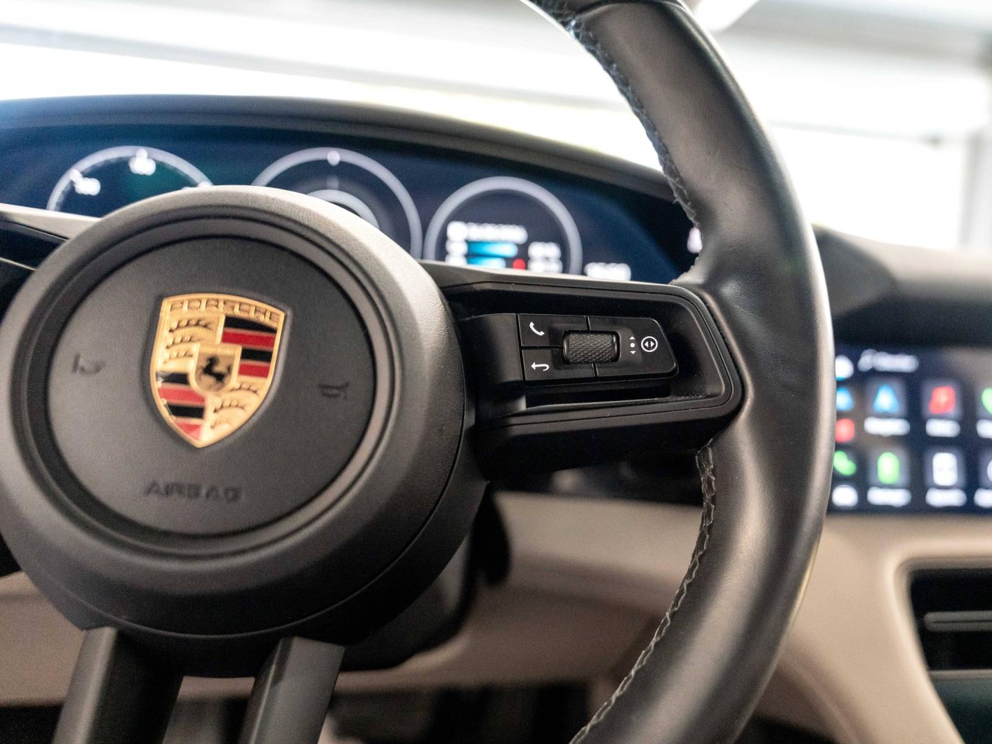 Voitures occasions PORSCHE Taycan Base Montélimar