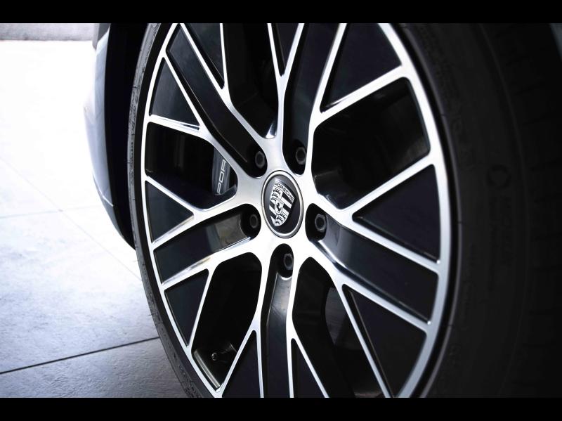 Voitures occasions PORSCHE Taycan Base Montélimar