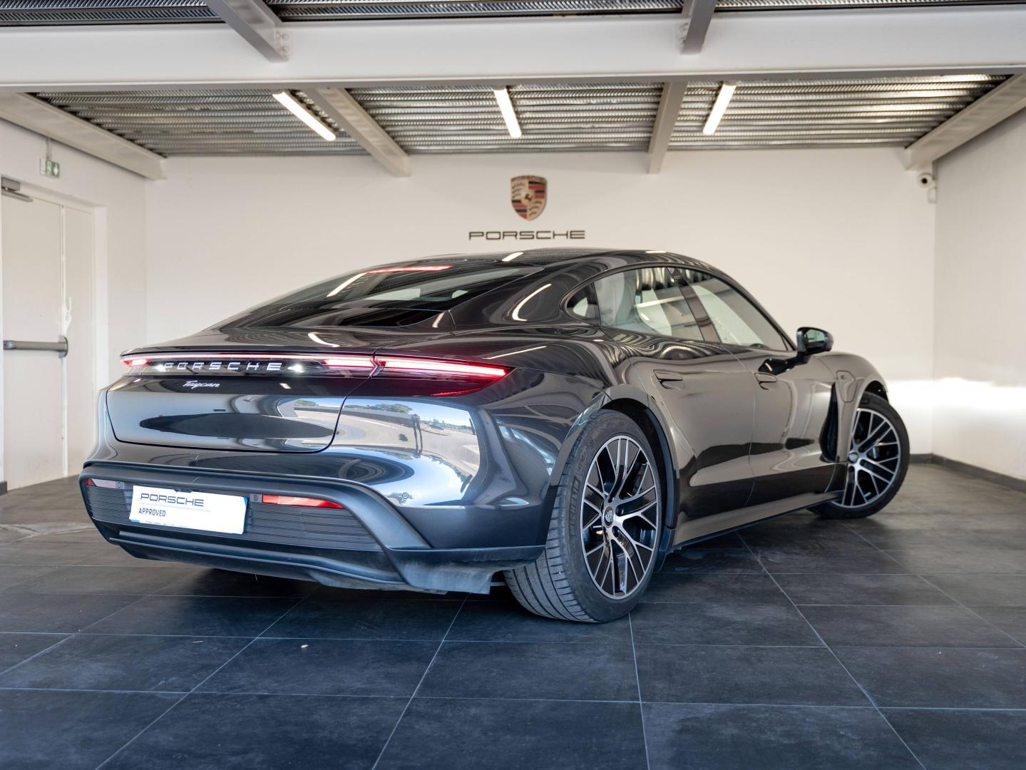 Voitures occasions PORSCHE Taycan Base Montélimar
