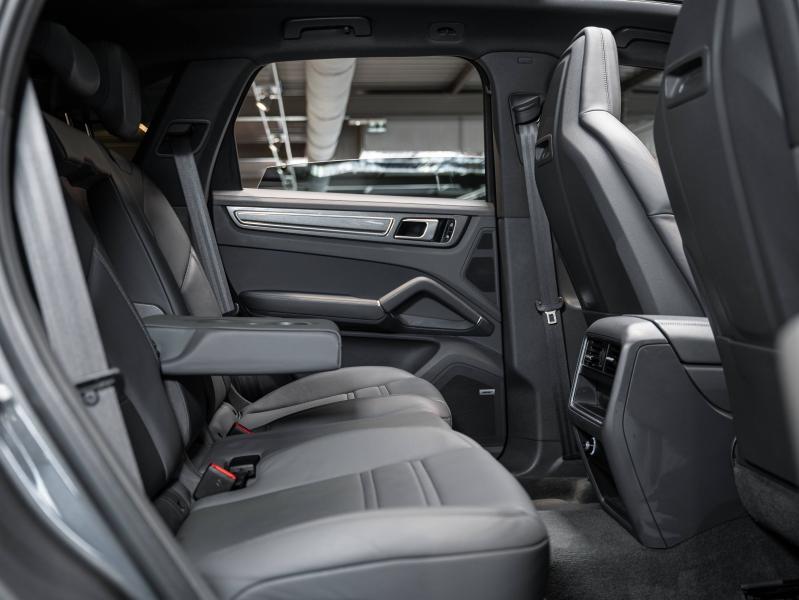 Voitures occasions PORSCHE CAYENNE E-Hybrid Montélimar