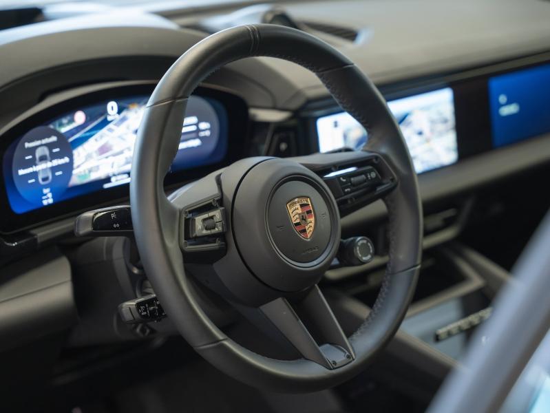 Voitures occasions PORSCHE MACAN Base Montélimar