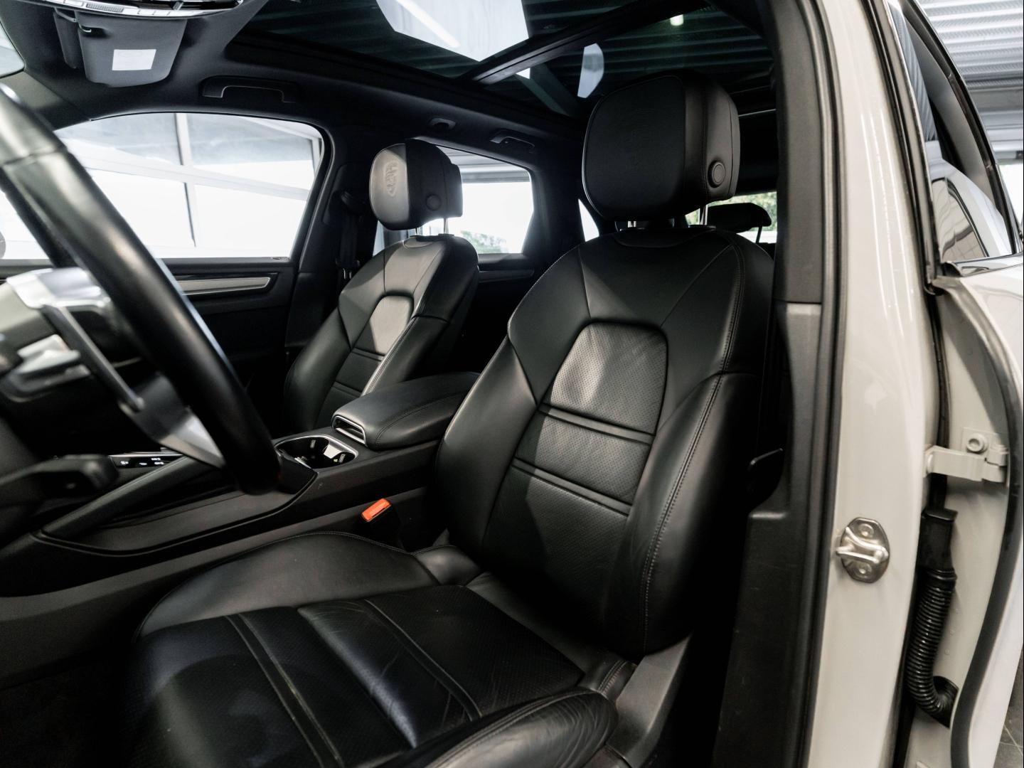Voitures occasions PORSCHE CAYENNE E-Hybrid Montélimar