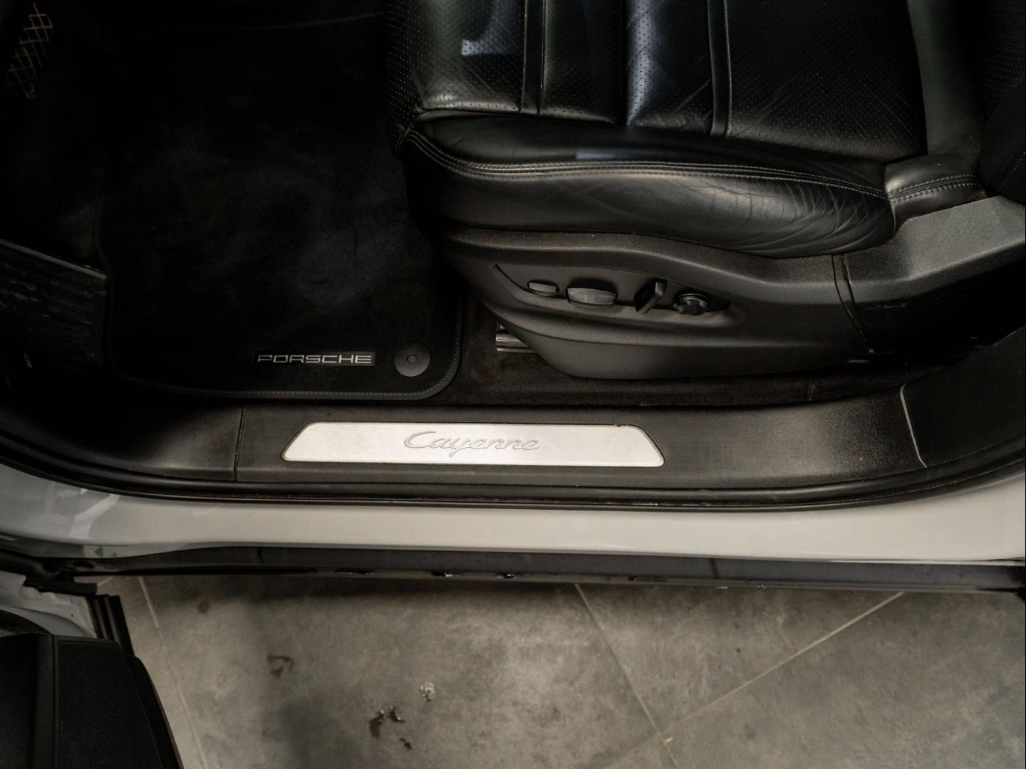 Voitures occasions PORSCHE CAYENNE E-Hybrid Montélimar
