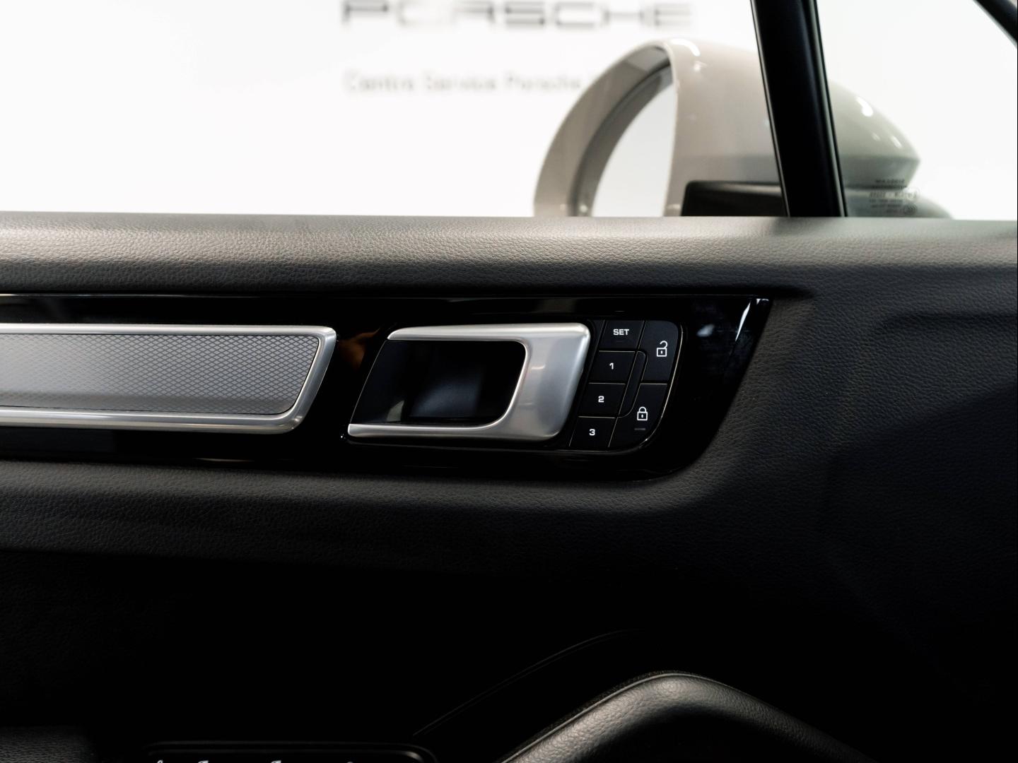 Voitures occasions PORSCHE CAYENNE E-Hybrid Montélimar