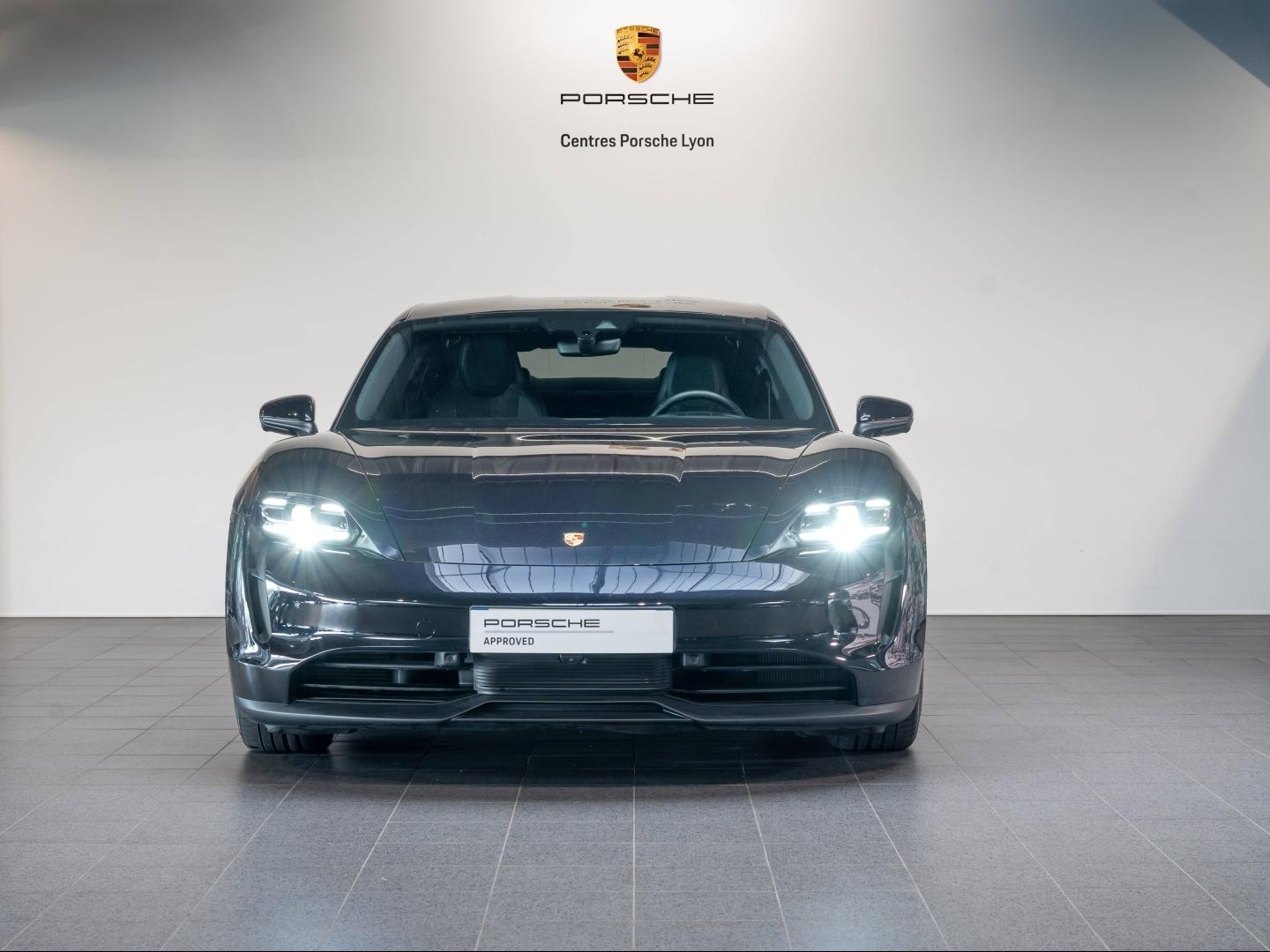 Voitures occasions PORSCHE Taycan Base Montélimar