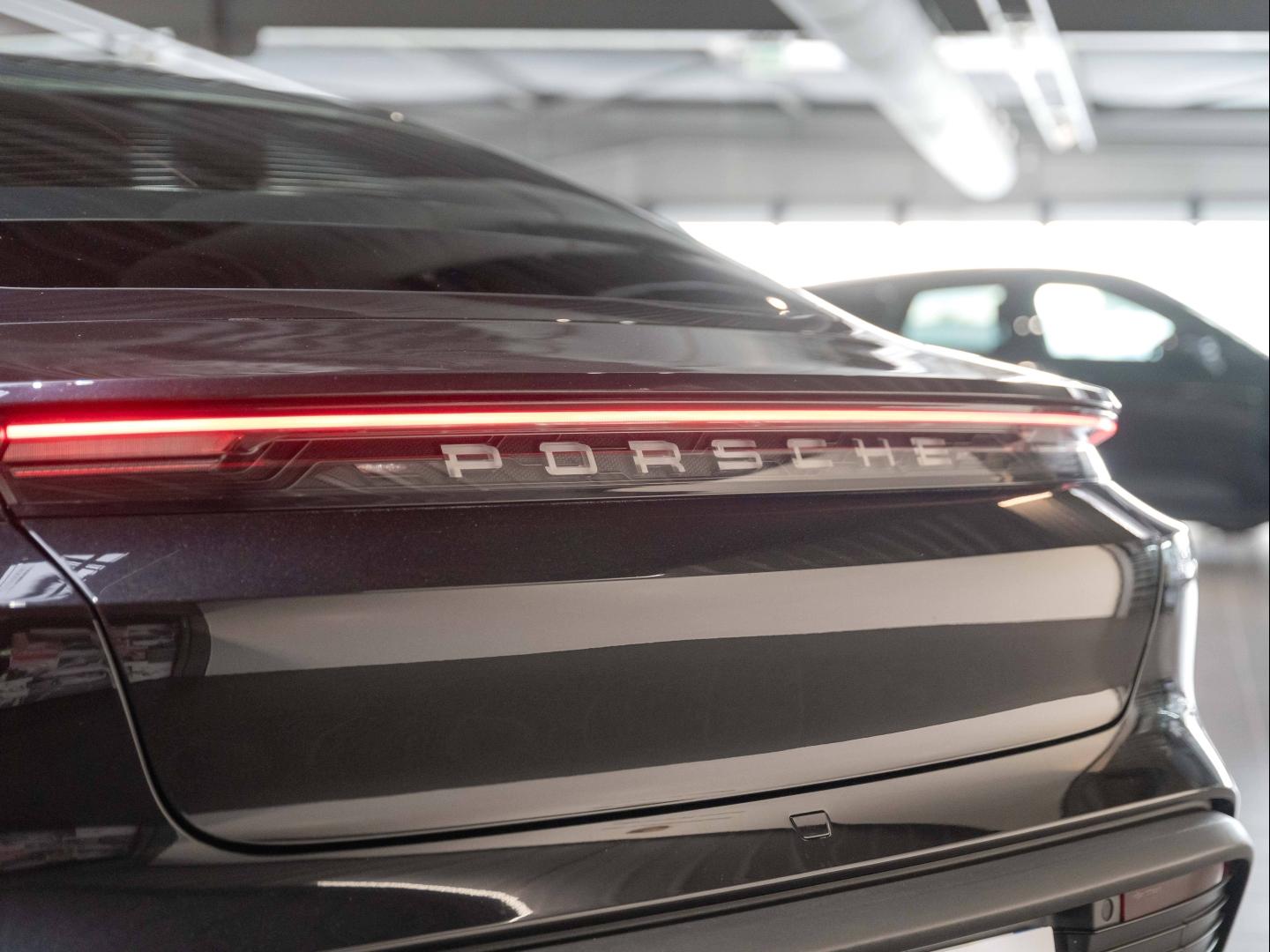 Voitures occasions PORSCHE Taycan Base Montélimar