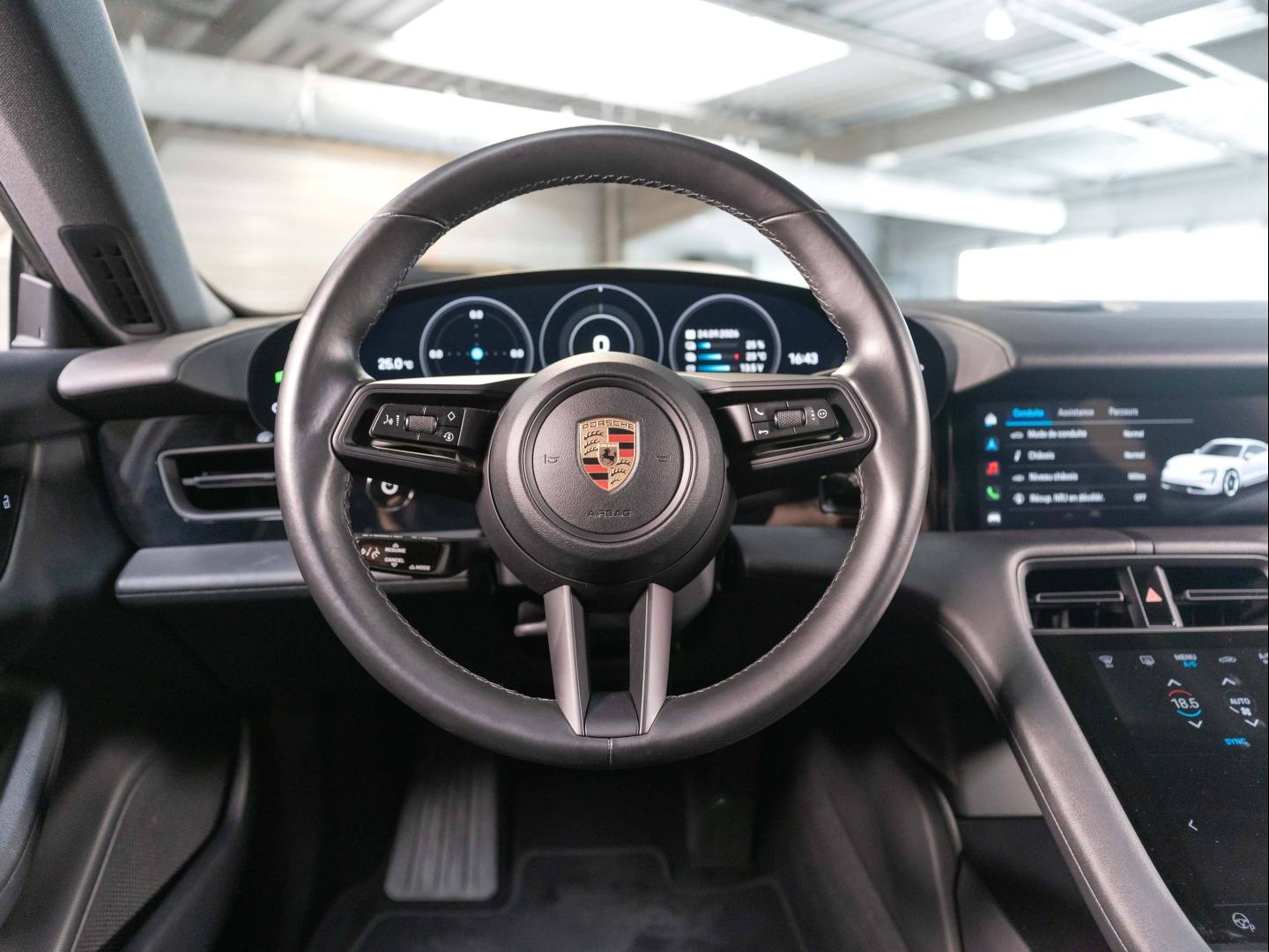 Voitures occasions PORSCHE Taycan Base Montélimar
