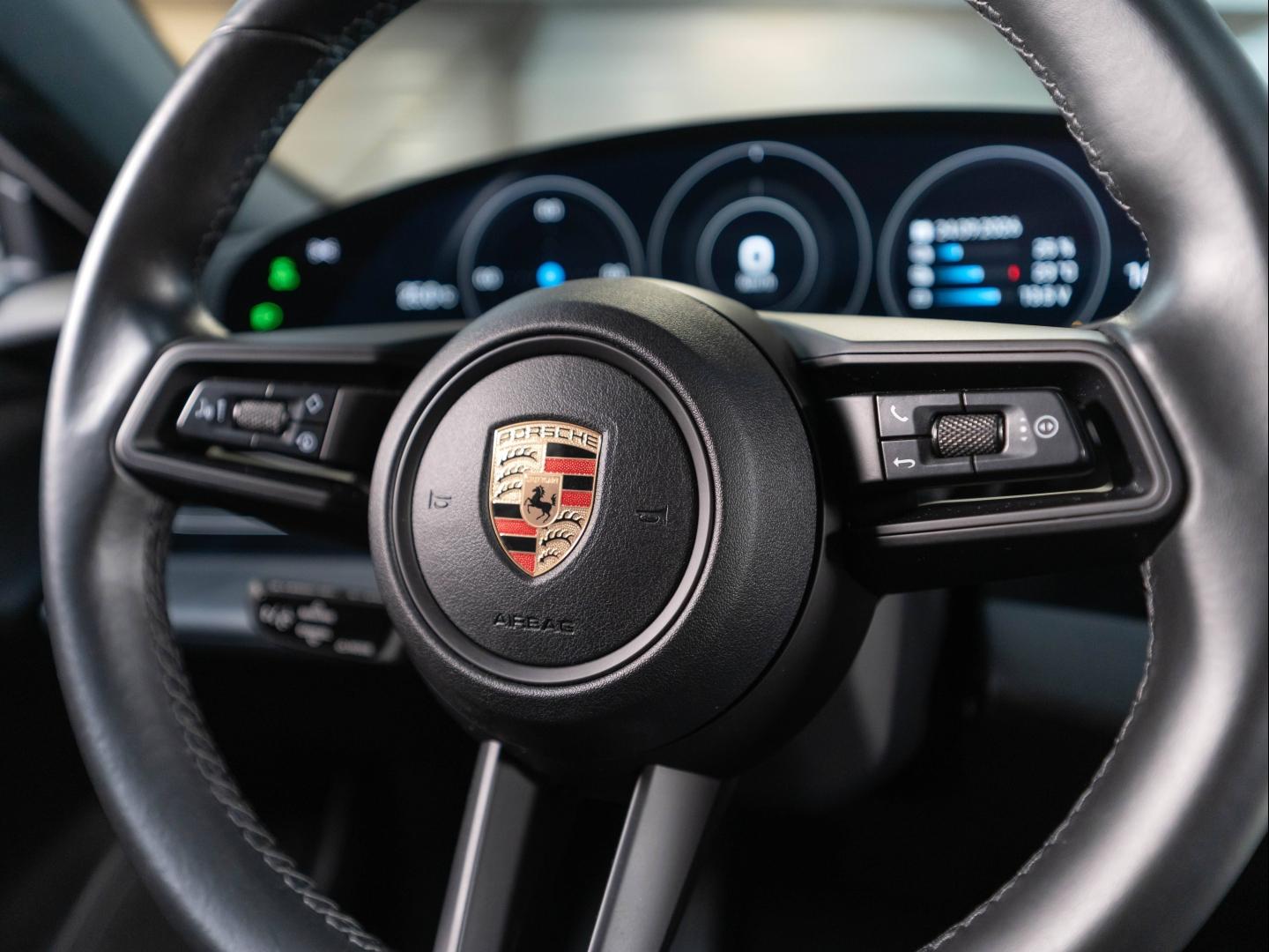 Voitures occasions PORSCHE Taycan Base Montélimar