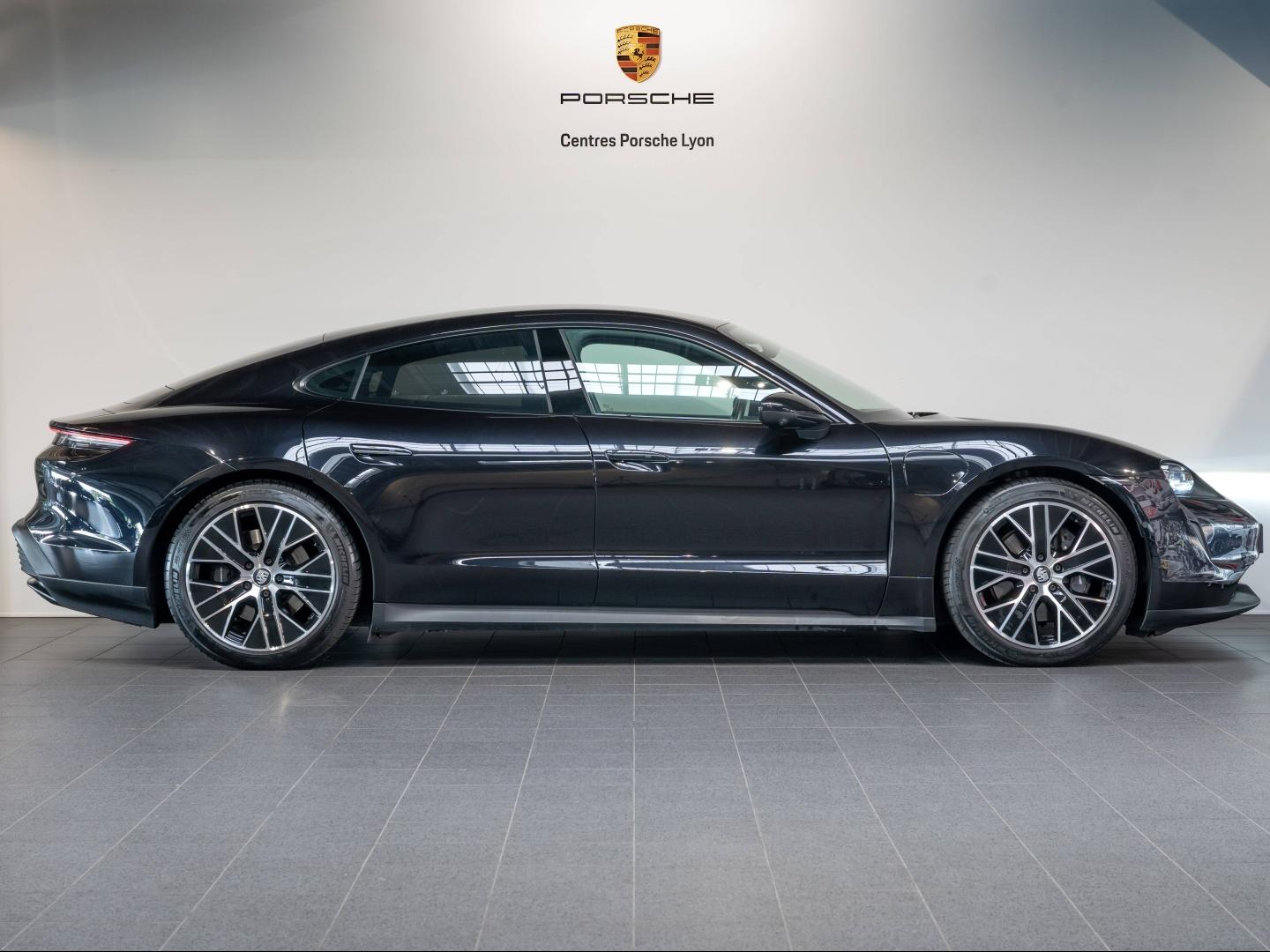 Voitures occasions PORSCHE Taycan Base Montélimar