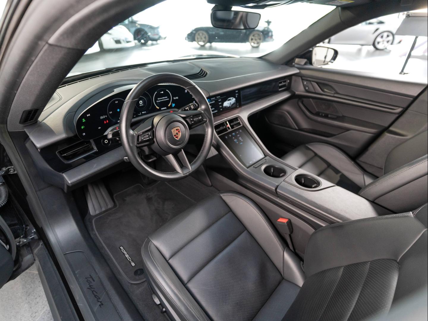 Voitures occasions PORSCHE Taycan Base Montélimar