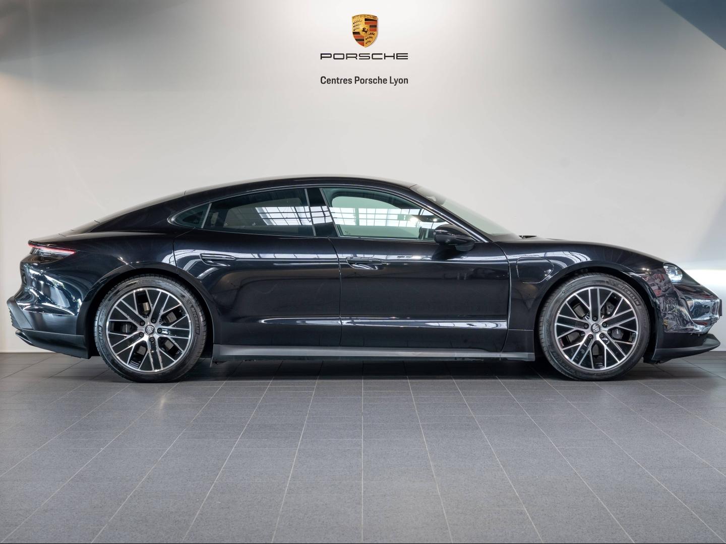 Voitures occasions PORSCHE Taycan Base Montélimar