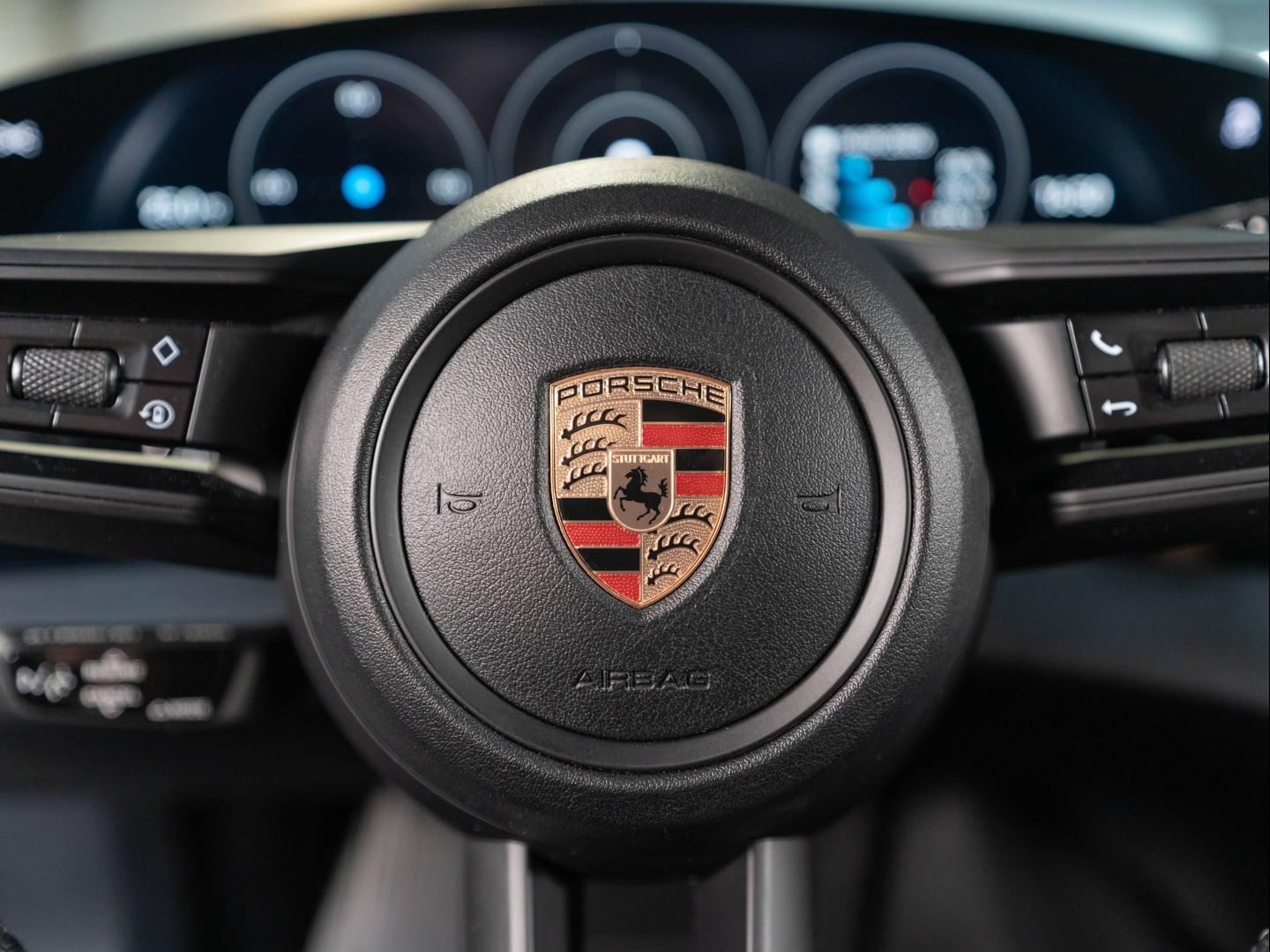 Voitures occasions PORSCHE Taycan Base Montélimar