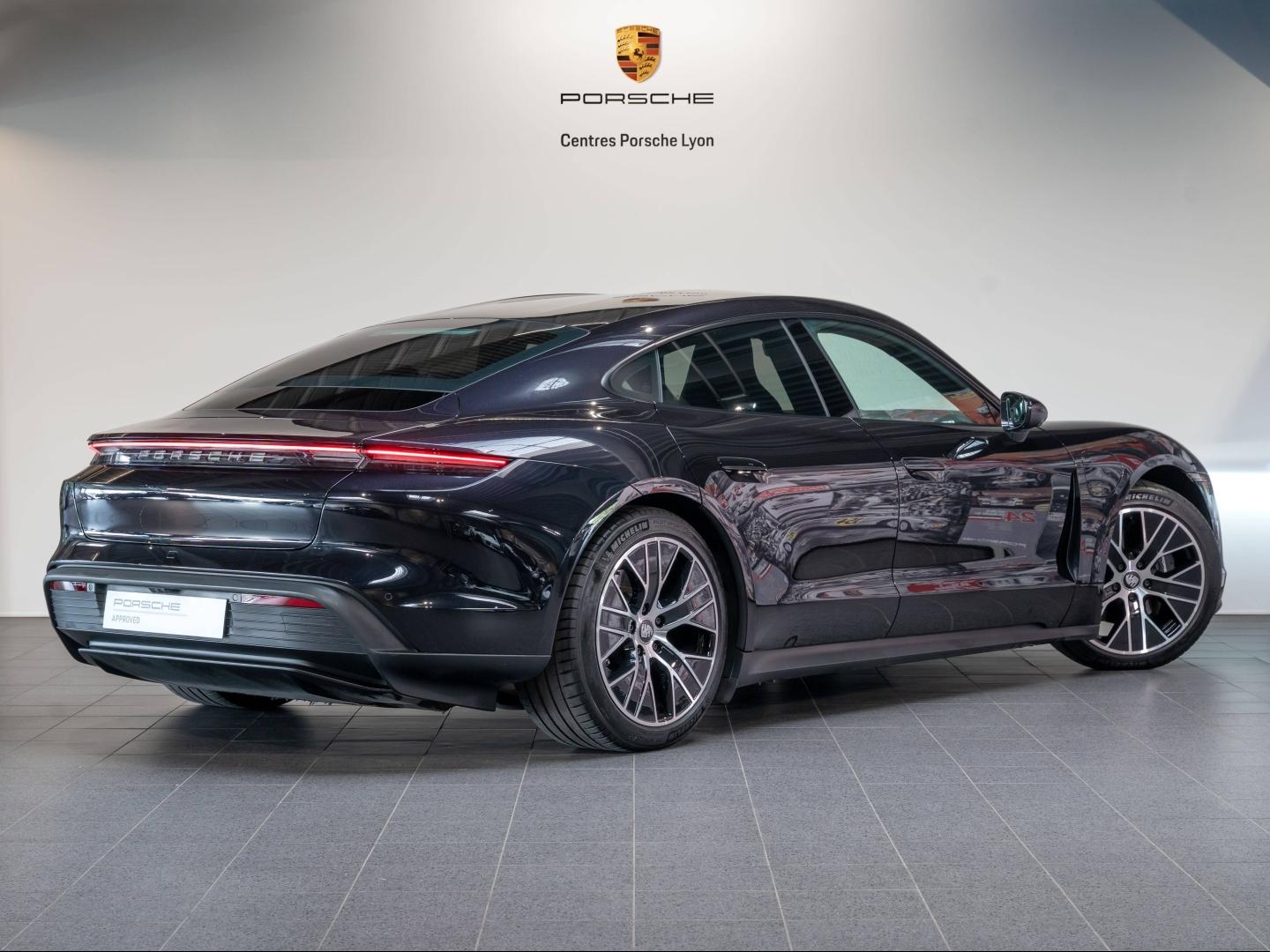 Voitures occasions PORSCHE Taycan Base Montélimar