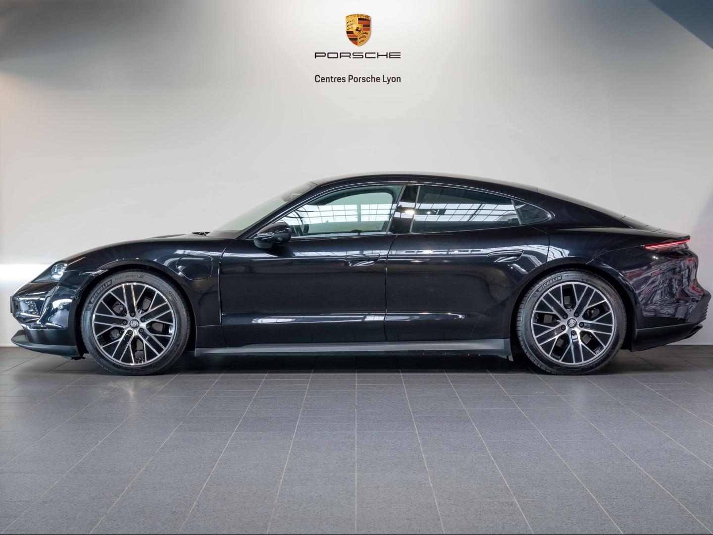 Voitures occasions PORSCHE Taycan Base Montélimar