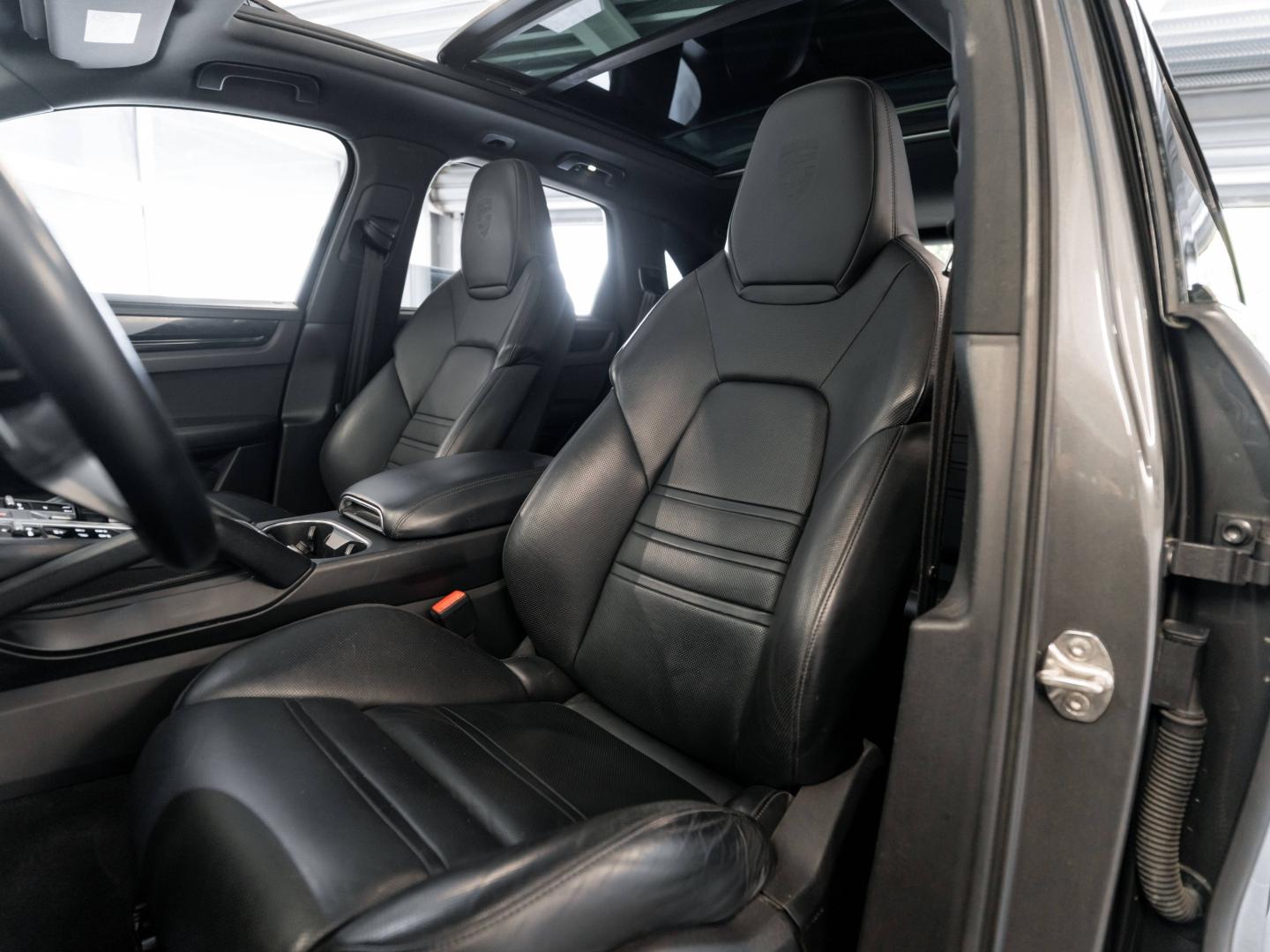 Voitures occasions PORSCHE CAYENNE E-Hybrid Montélimar
