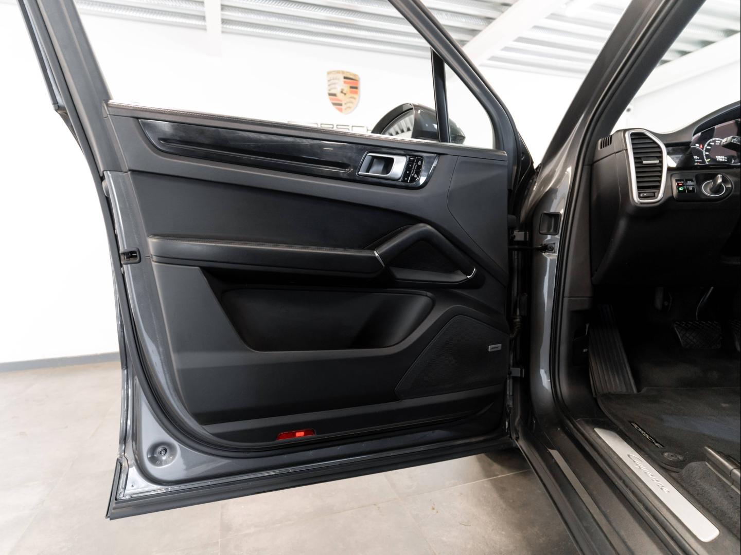 Voitures occasions PORSCHE CAYENNE E-Hybrid Montélimar
