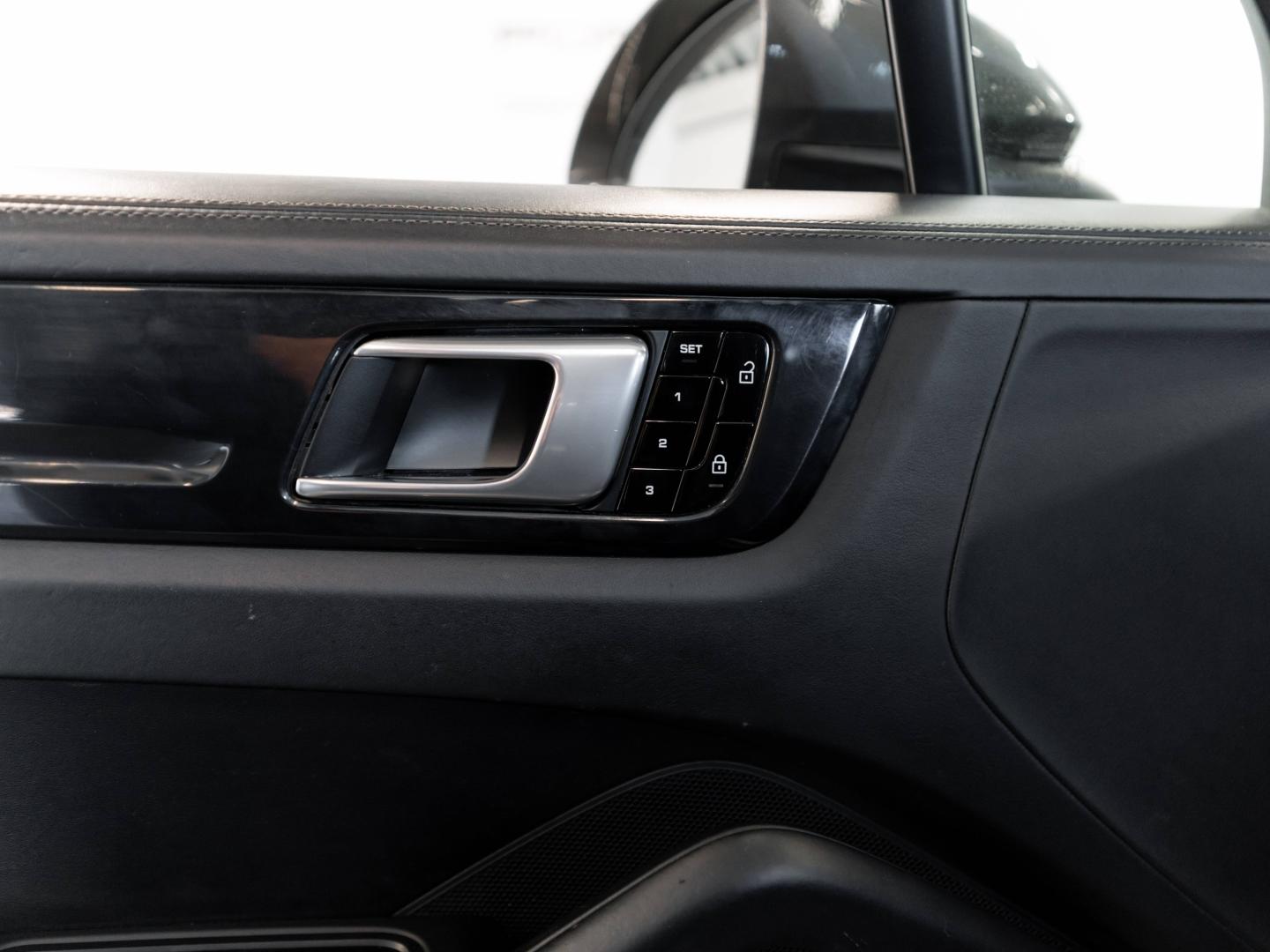 Voitures occasions PORSCHE CAYENNE E-Hybrid Montélimar