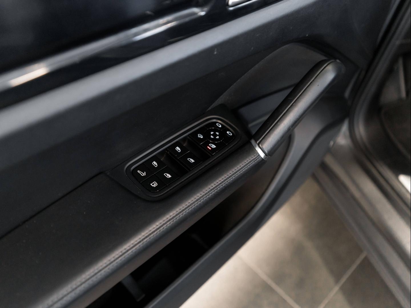 Voitures occasions PORSCHE CAYENNE E-Hybrid Montélimar