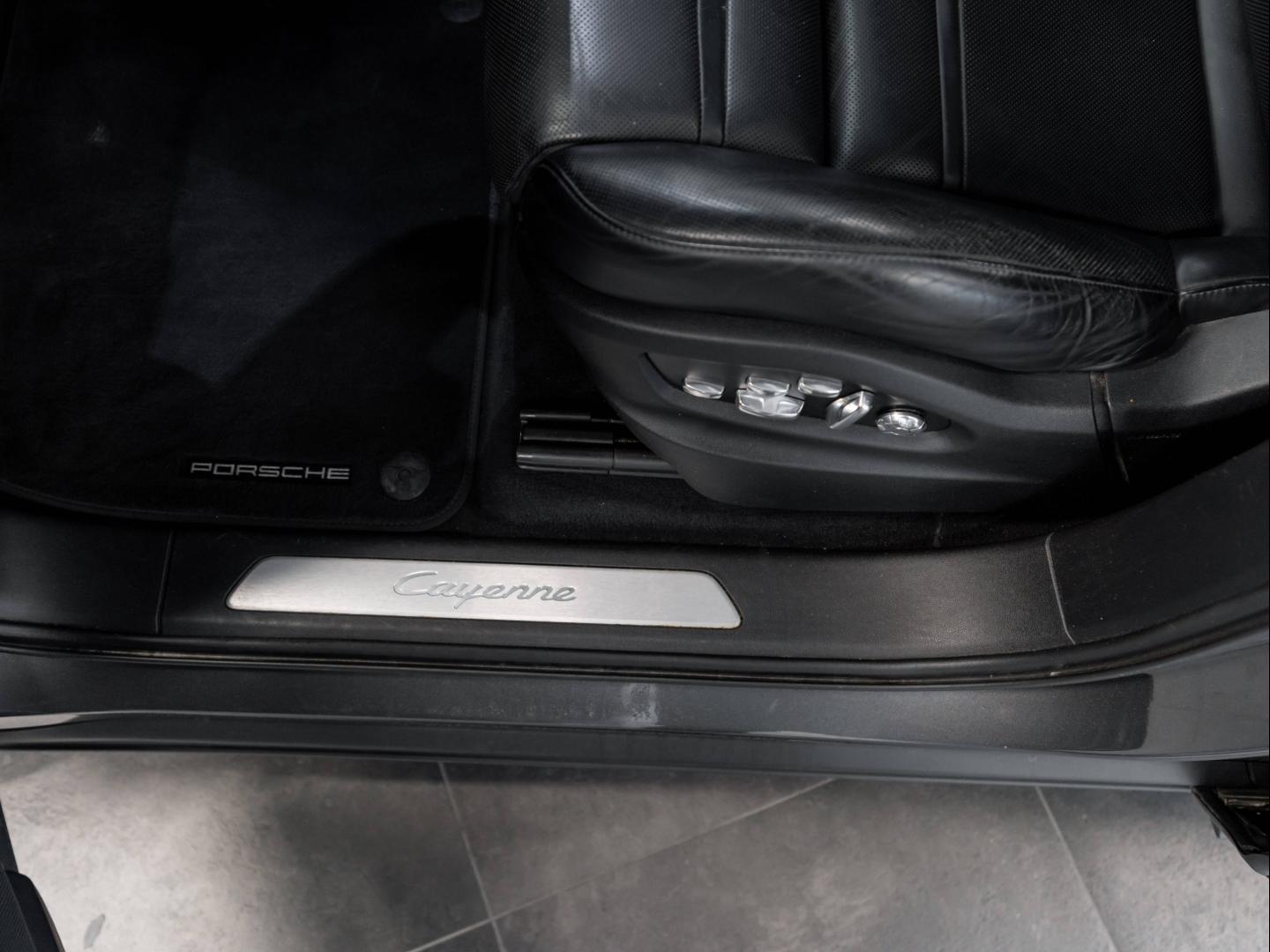 Voitures occasions PORSCHE CAYENNE E-Hybrid Montélimar