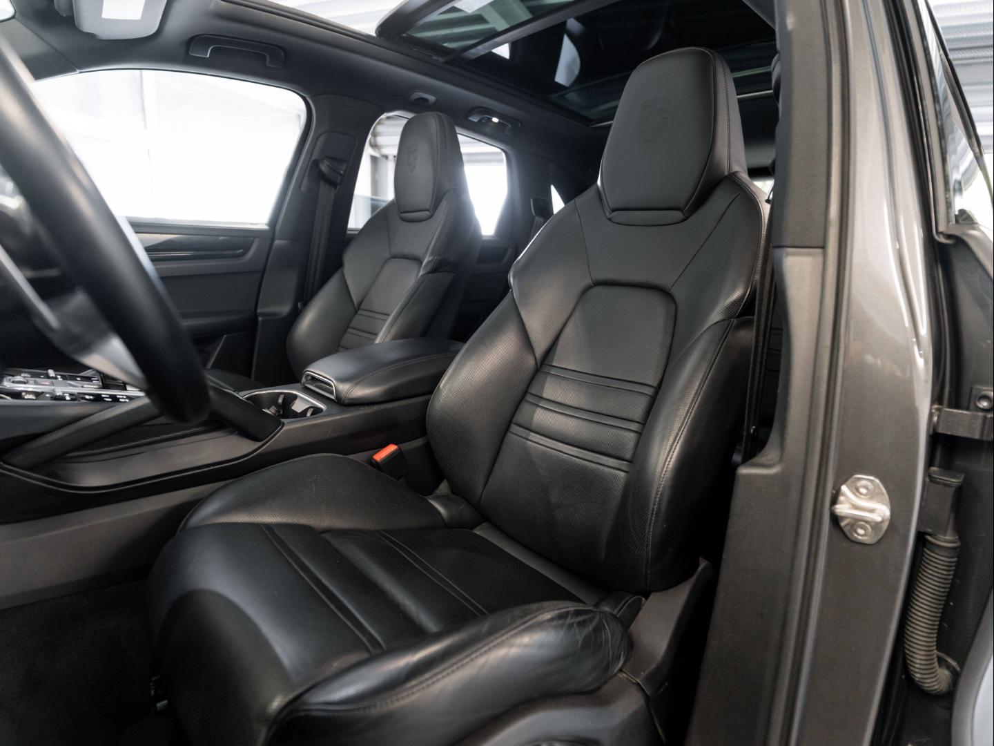 Voitures occasions PORSCHE CAYENNE E-Hybrid Montélimar