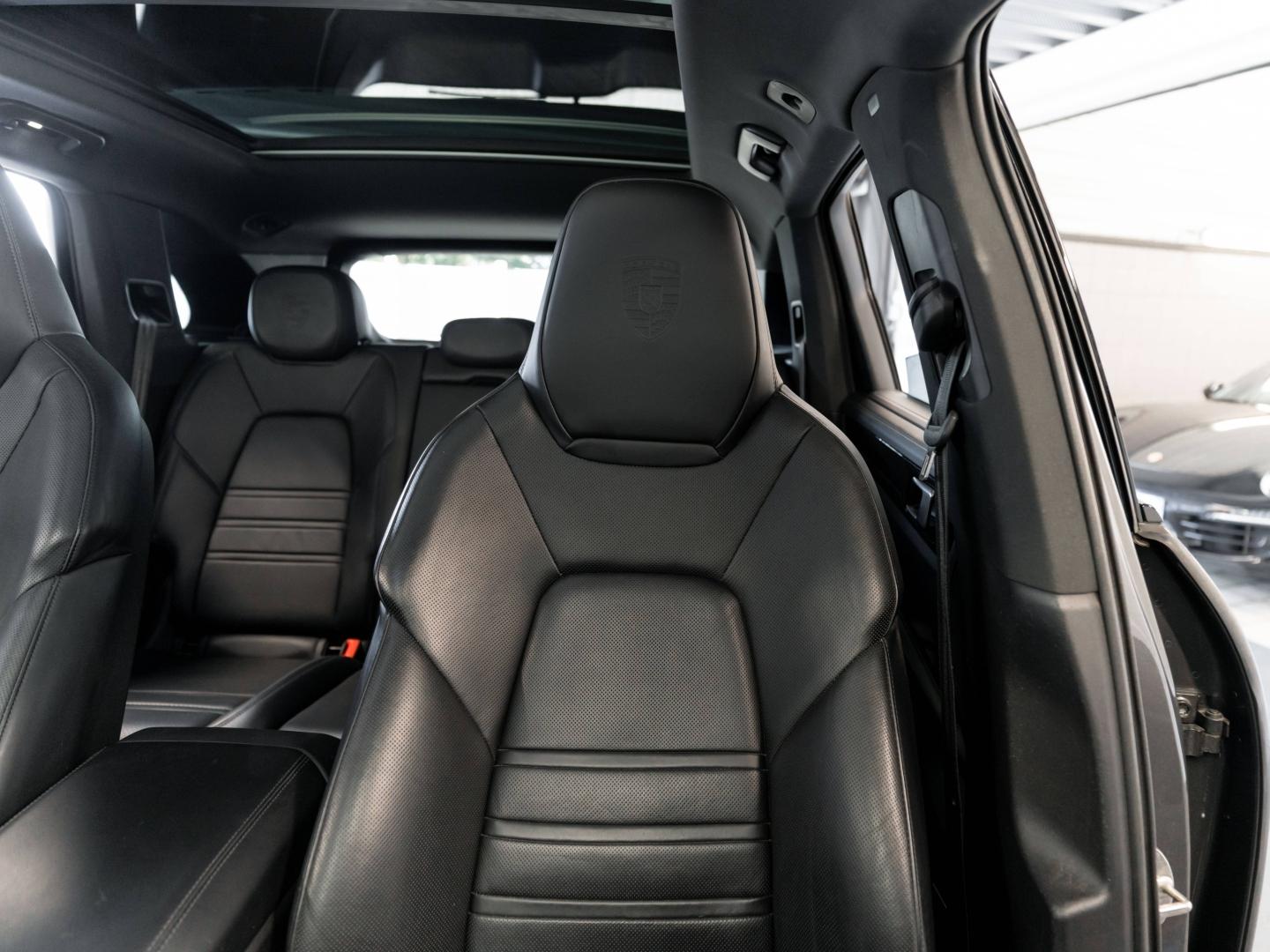 Voitures occasions PORSCHE CAYENNE E-Hybrid Montélimar