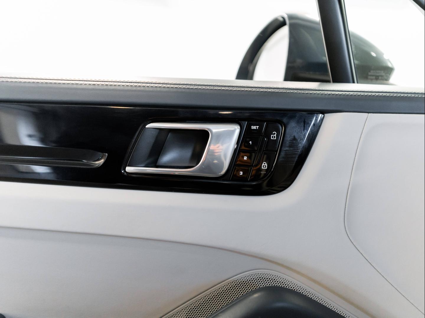 Voitures occasions PORSCHE Cayenne Coupe E-Hybrid Montélimar