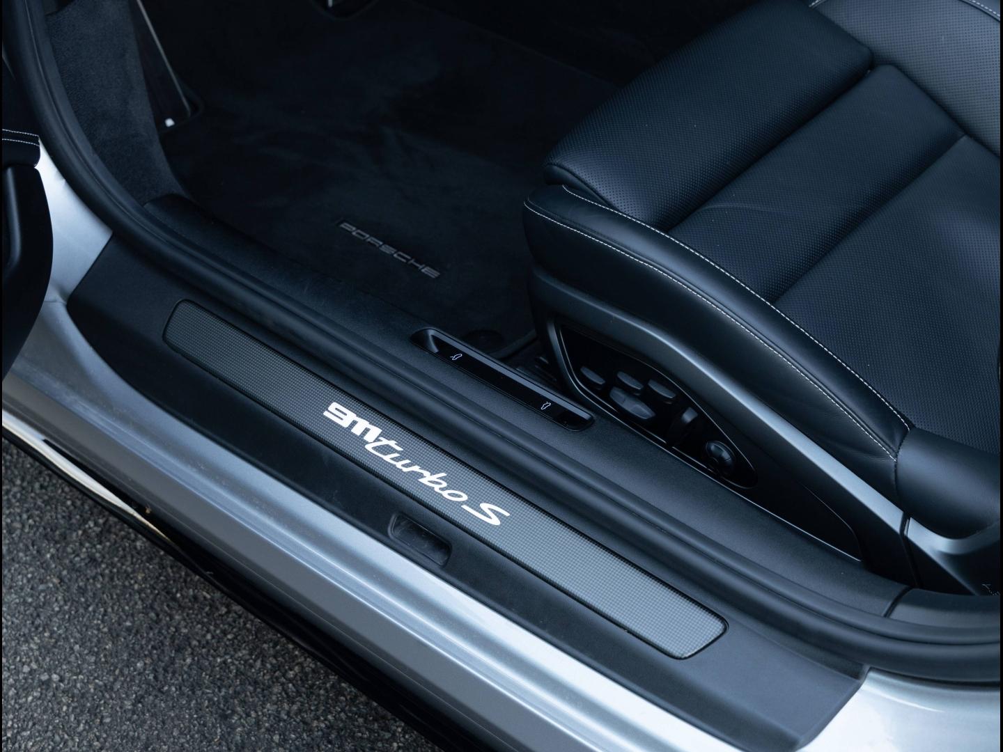 Voitures occasions PORSCHE 911 Cabriolet Turbo S Villeneuve-d'Ascq