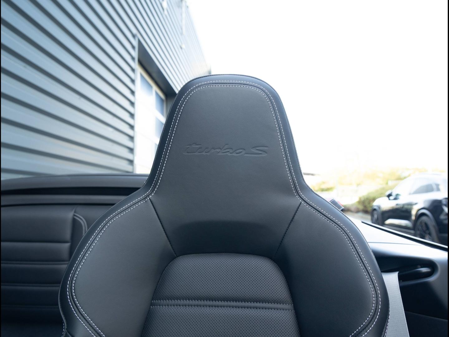 Voitures occasions PORSCHE 911 Cabriolet Turbo S Villeneuve-d'Ascq