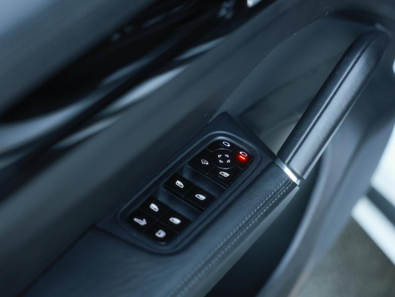 Voitures occasions PORSCHE CAYENNE E-Hybrid Villeneuve-d'Ascq