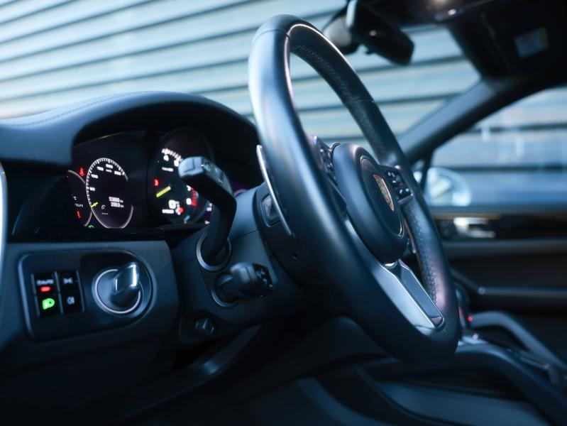 Voitures occasions PORSCHE CAYENNE E-Hybrid Villeneuve-d'Ascq