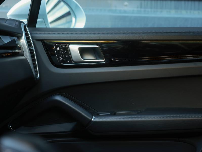 Voitures occasions PORSCHE CAYENNE E-Hybrid Villeneuve-d'Ascq