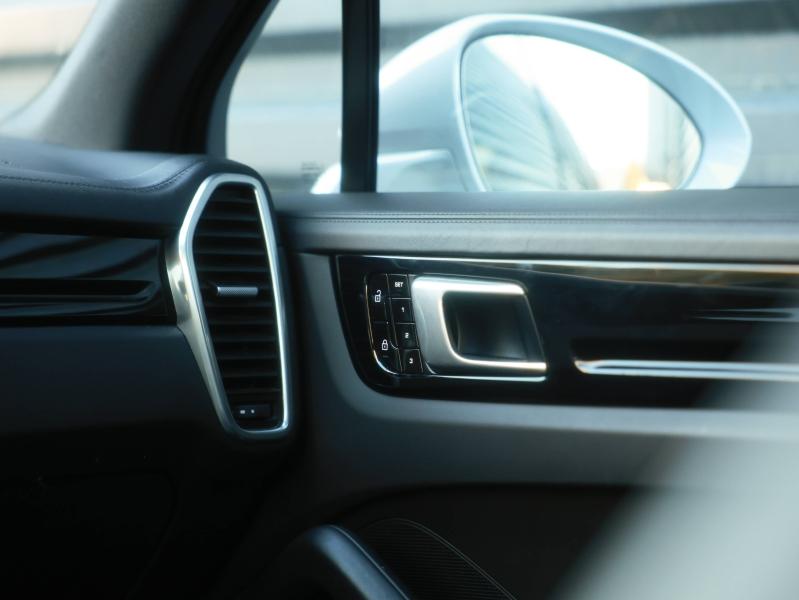 Voitures occasions PORSCHE CAYENNE E-Hybrid Villeneuve-d'Ascq