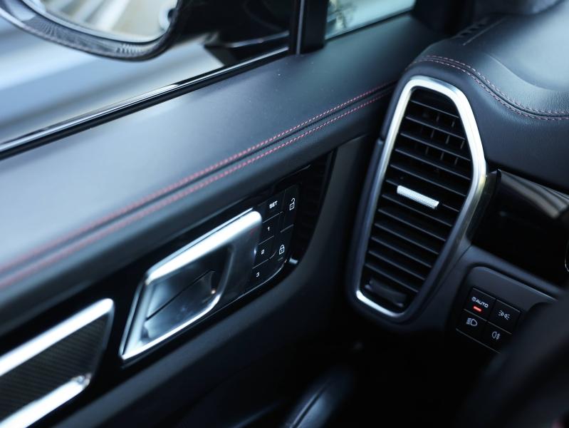 Voitures occasions PORSCHE CAYENNE Turbo S E-Hybrid Villeneuve-d'Ascq