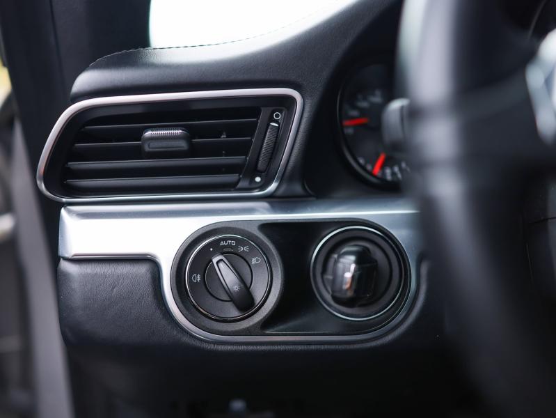 Voitures occasions PORSCHE 911 Coupe Carrera Villeneuve-d'Ascq