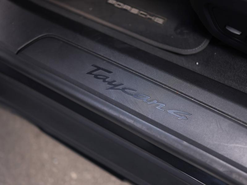 Voitures occasions PORSCHE Taycan Cross Turismo 4 Villeneuve-d'Ascq