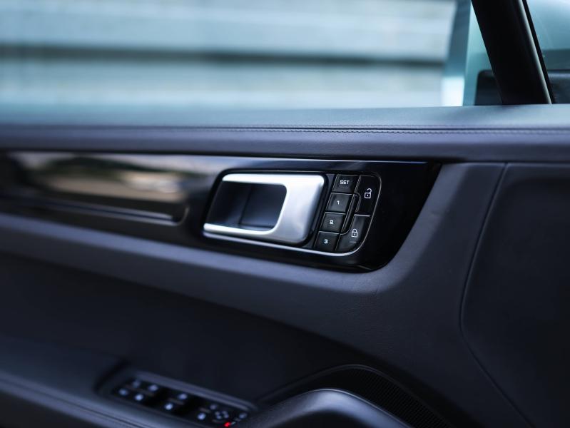 Voitures occasions PORSCHE CAYENNE E-Hybrid Villeneuve-d'Ascq